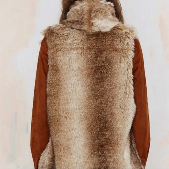 Honey Punch faux fur vest - Picture 4 of 14